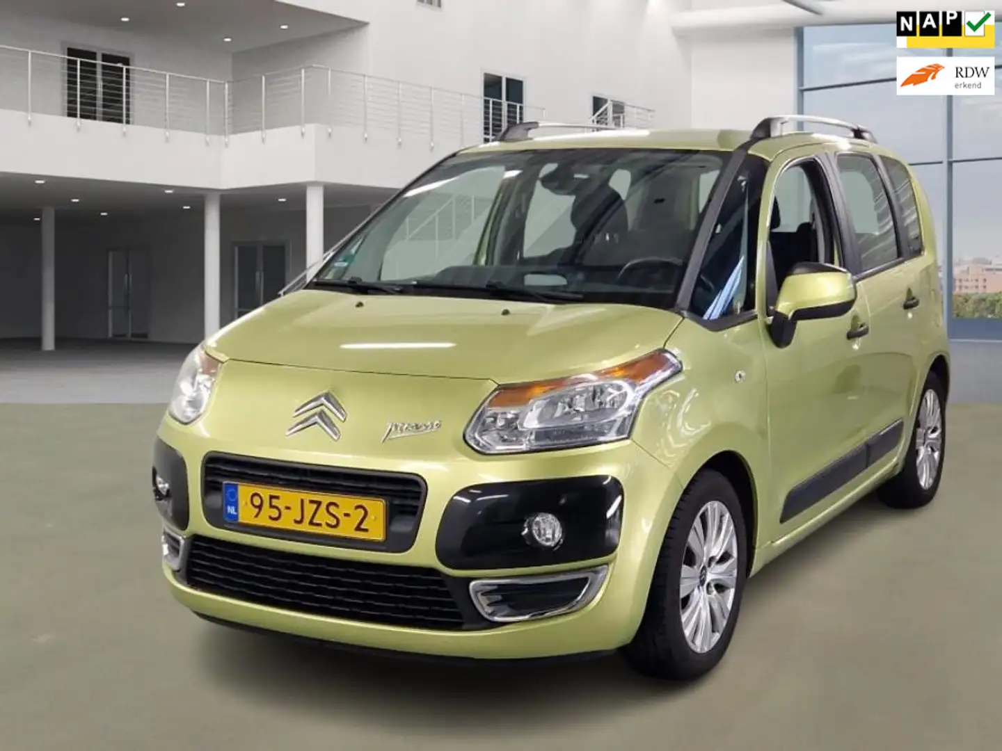 Citroen C3 Picasso 1.4 VTi Exclusive Groen - 1
