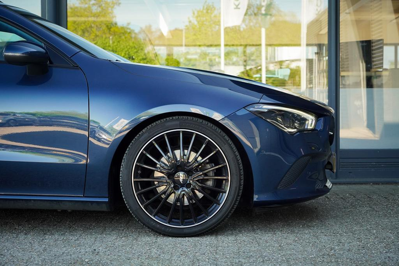 Mercedes-Benz CLA 180 Shooting Brake d / Aut / Pano / Sfeerverlichting / — photo 11