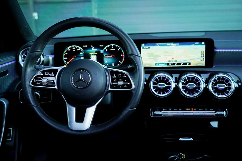 Mercedes-Benz CLA 180 Shooting Brake d / Aut / Pano / Sfeerverlichting / — photo 22