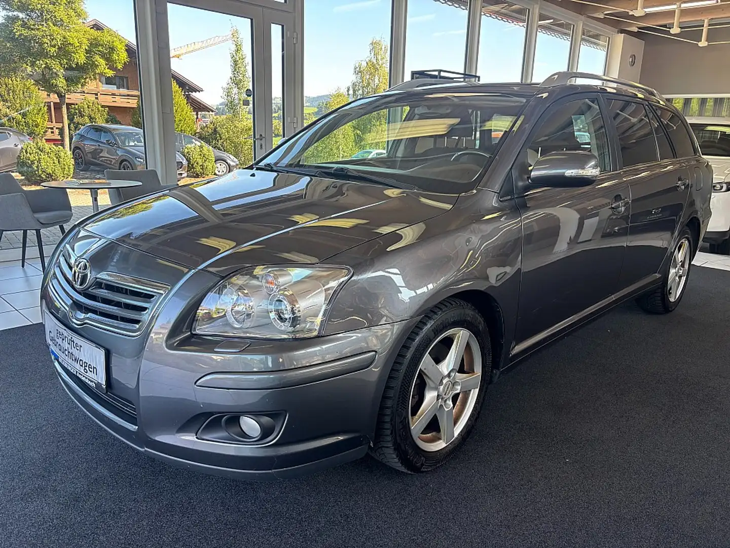 Toyota Avensis 2,0 D4-D Linea Sol DPF Gris - 1