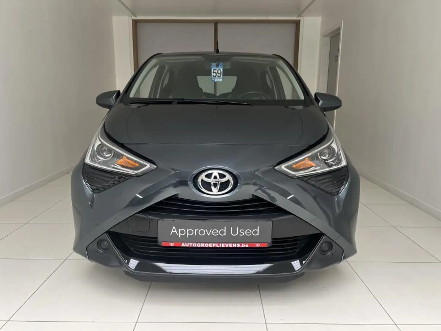 Toyota Aygo X-PLAY 1.0 BENZ MT Grijs - 2