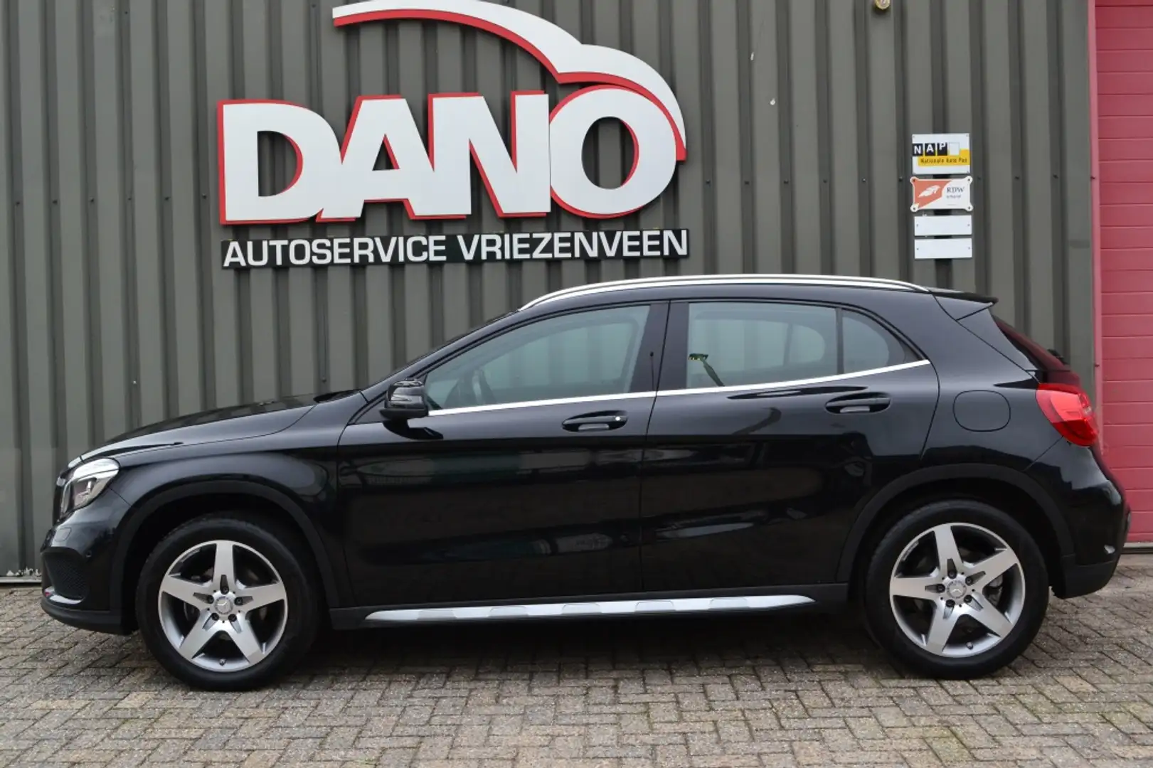 Mercedes-Benz GLA 200 Prestige AMG LED/Camera/Navi/Trekhaak Noir - 2