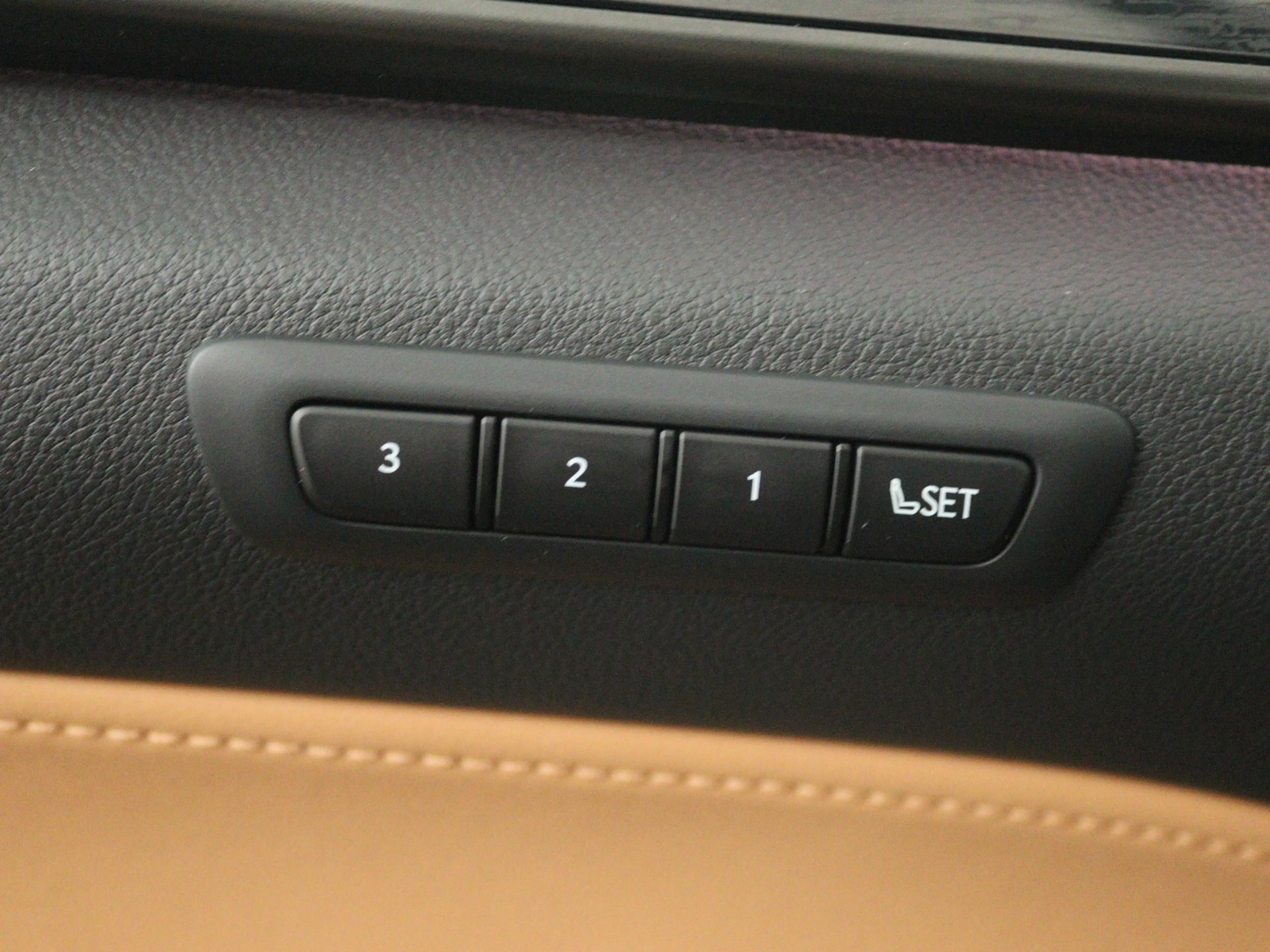 Lexus NX 450h+ AWD Launch Edition | Schuif-Kanteldak | PDC | — photo 6