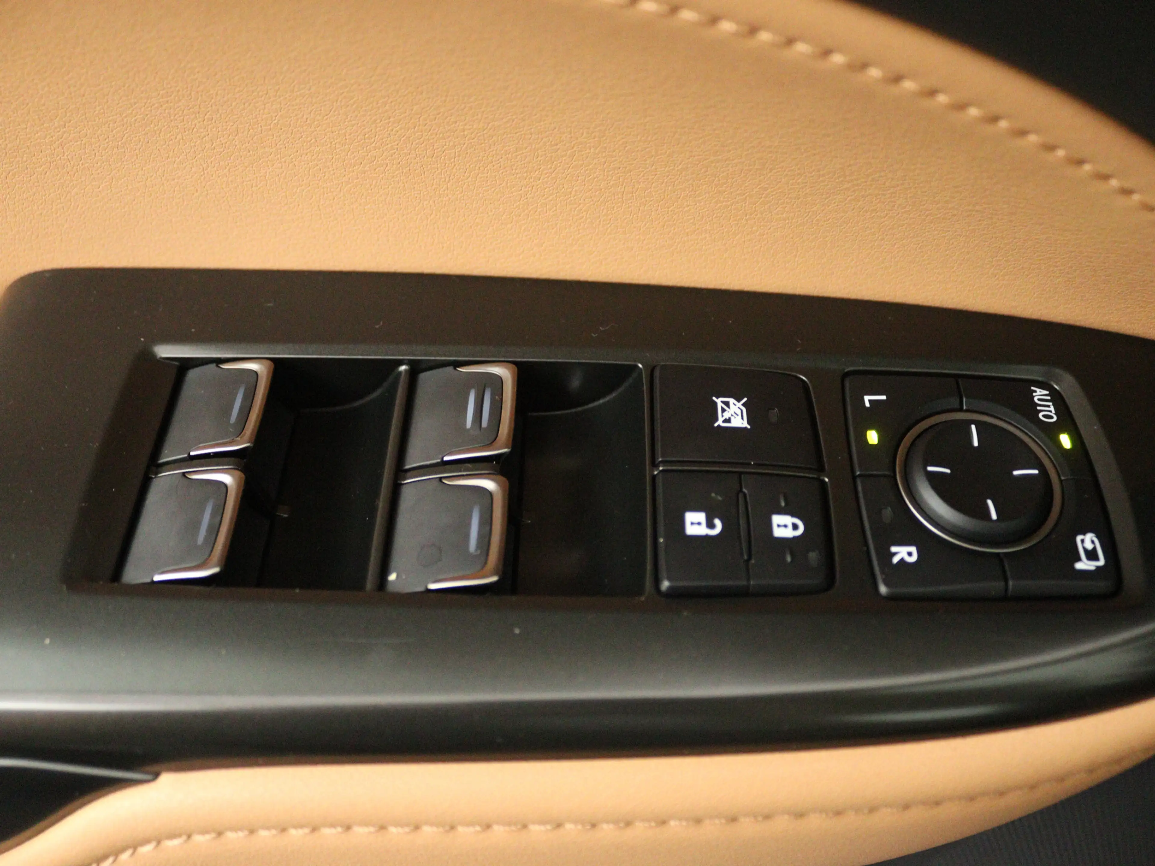 Lexus NX 450h+ AWD Launch Edition | Schuif-Kanteldak | PDC | — photo 7