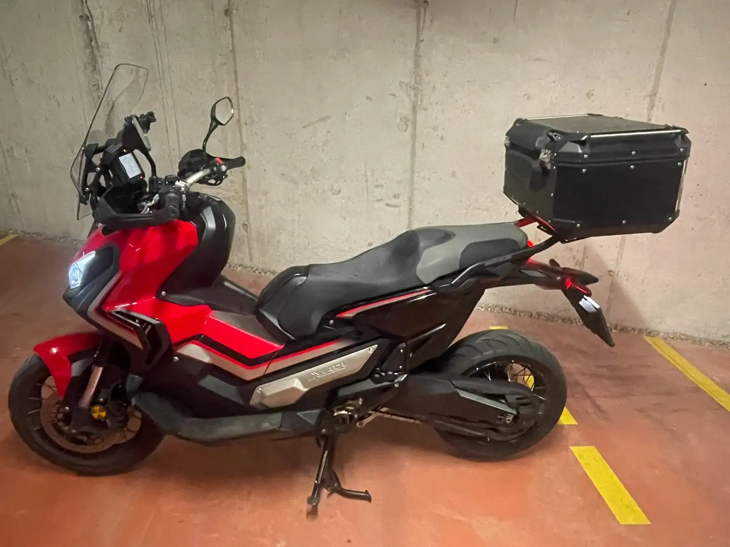 Honda X-ADV 2019-2021 Red - 2