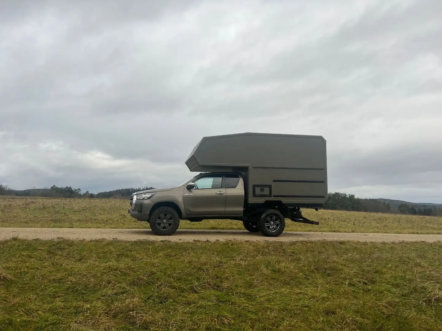 Sonstige Marken Hilux XC und Leerkabine Exped.25.FD Weiß - 2