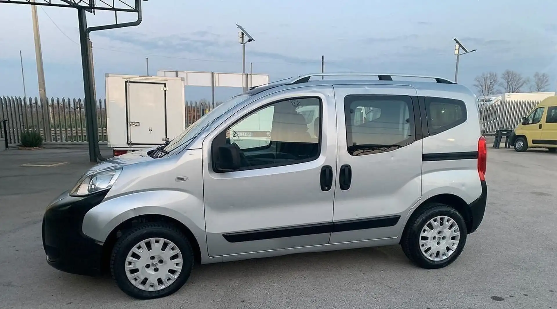 Peugeot Bipper Bipper Tepee 1.4 hdi Outdoor Grigio - 2