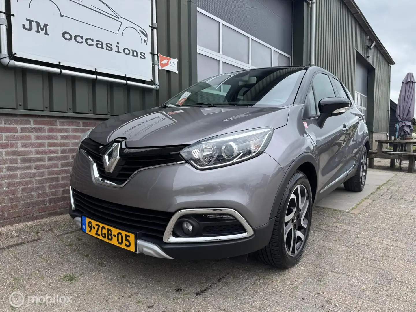 Renault Captur 0.9 TCe Helly Hansen|Clima|Camera|Half leder| Grijs - 2