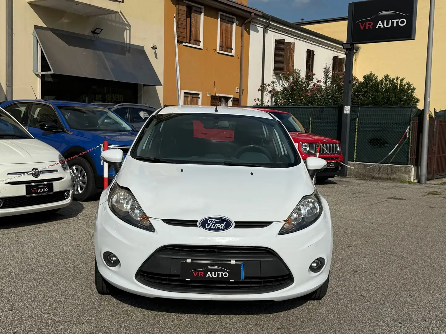 Ford Fiesta NEOPATENTATI 5p 1.2 16v + 82cv Blanc - 2