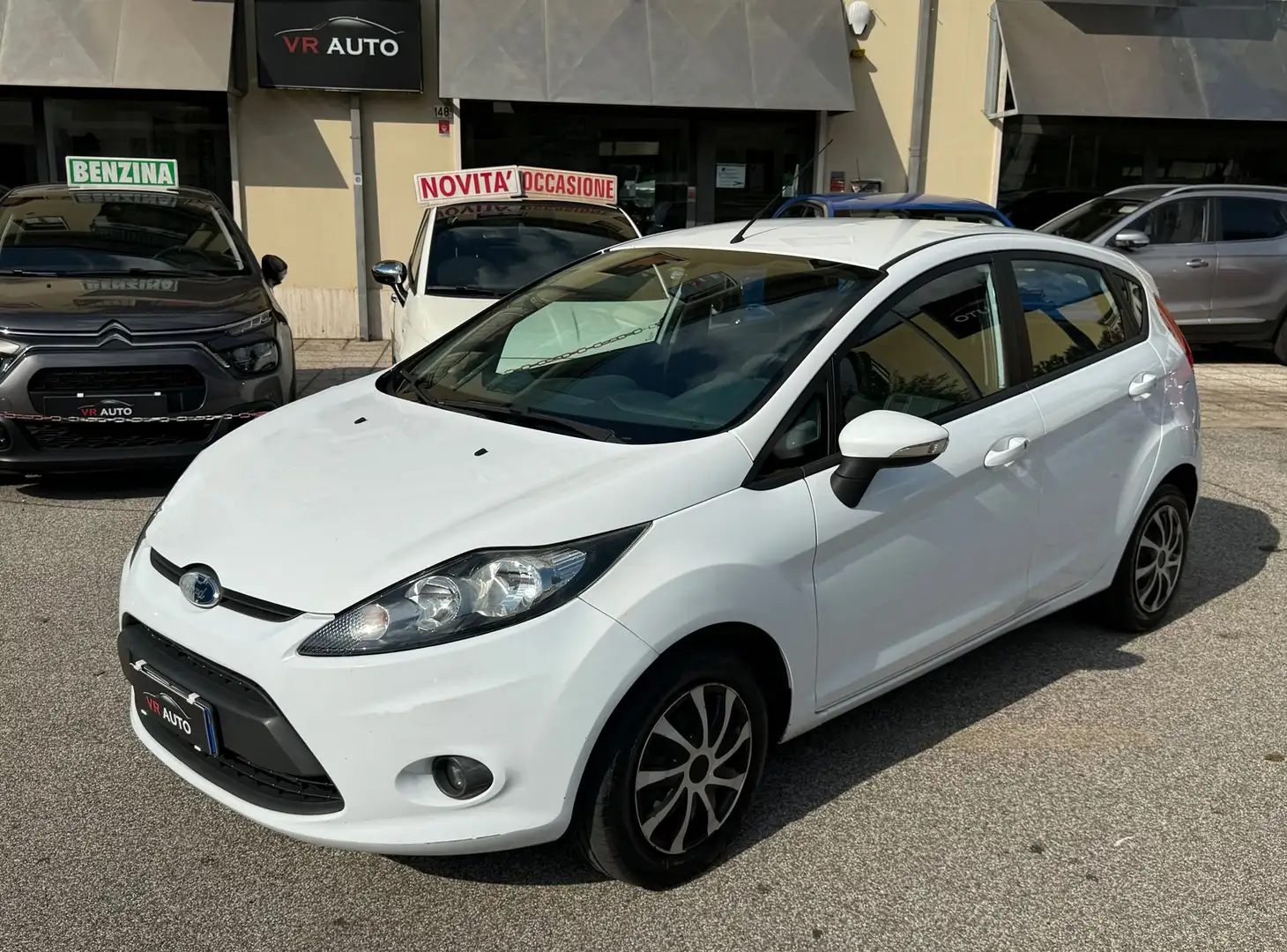 Ford Fiesta NEOPATENTATI 5p 1.2 16v + 82cv Blanc - 1