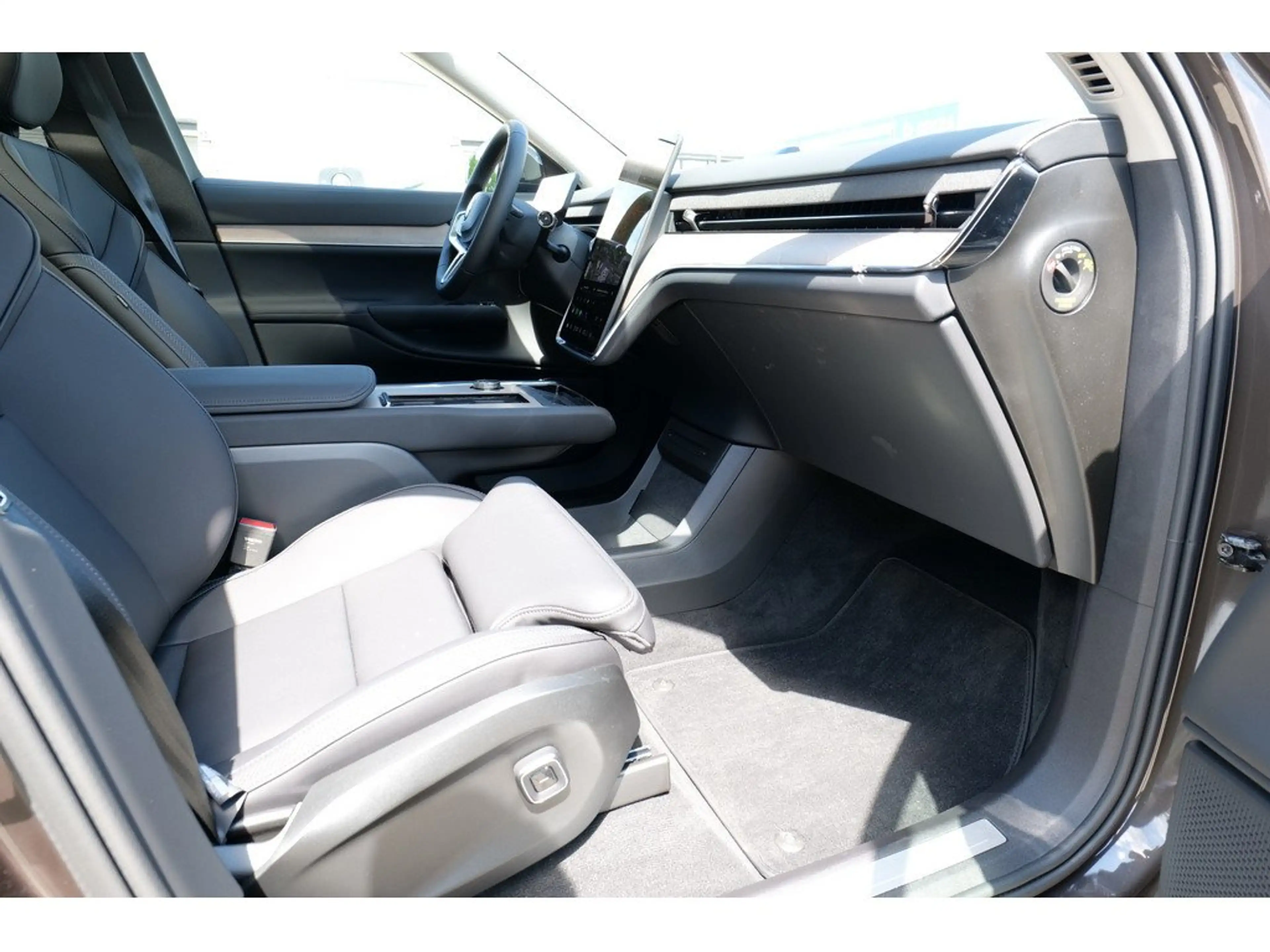 Volvo EX90 Ultra Performance Pure Electric AWD — photo 13