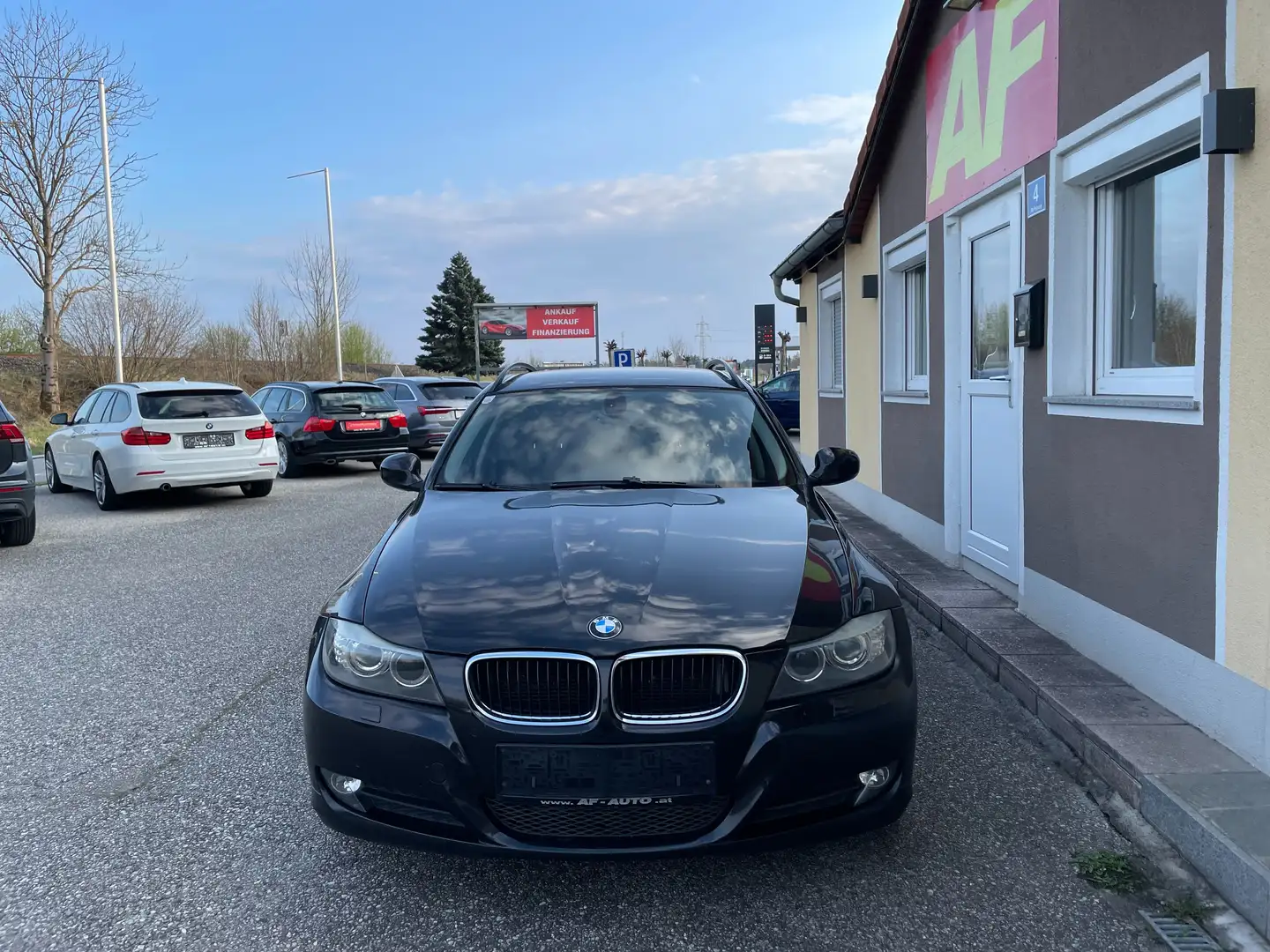BMW 318 318d | AUT | NAVI | PDC VO+HI Schwarz - 2