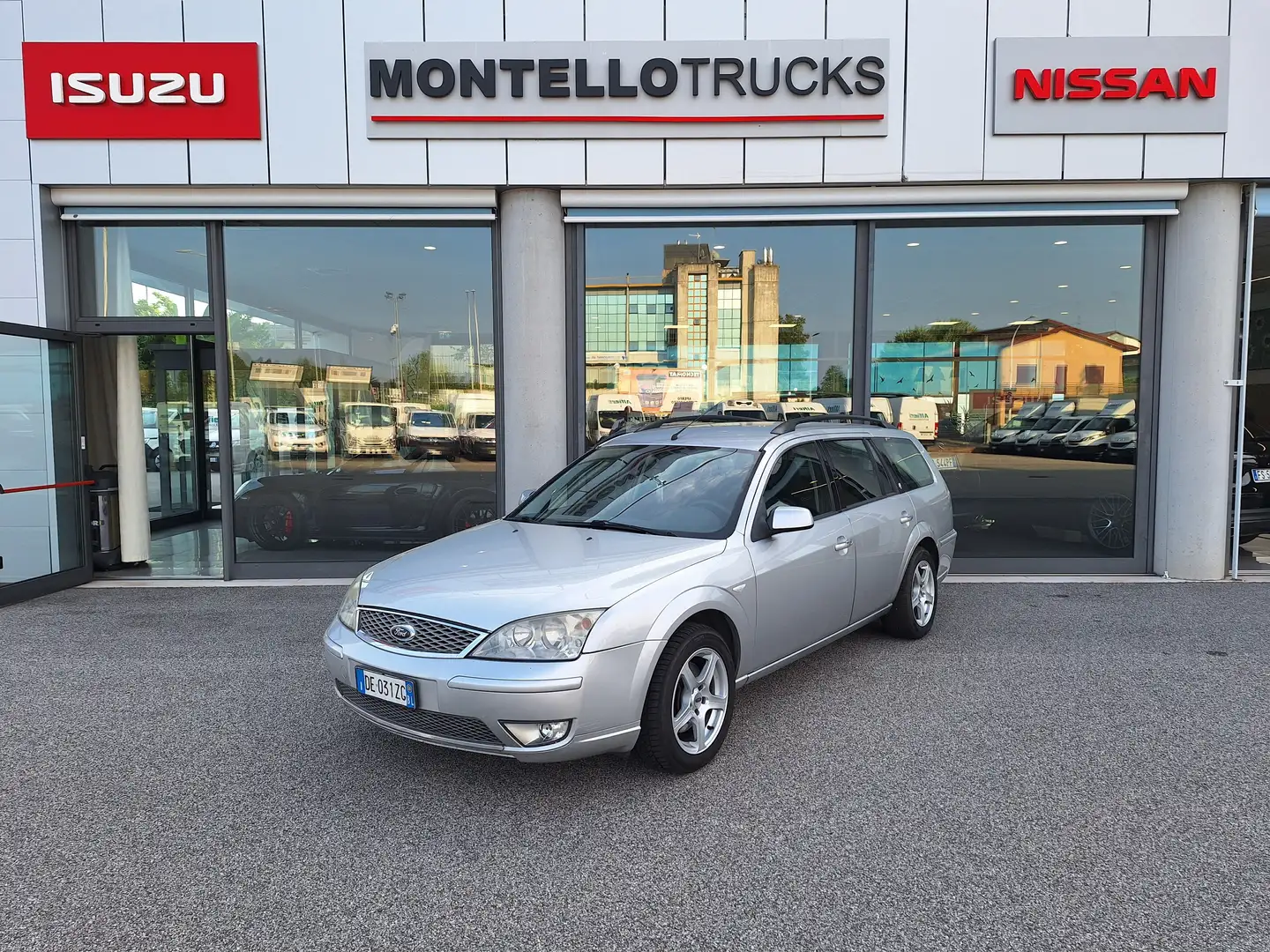 Ford Mondeo SW 2.0 tdci Ghia 130cv 6m FL Gancio Traino Argento - 1