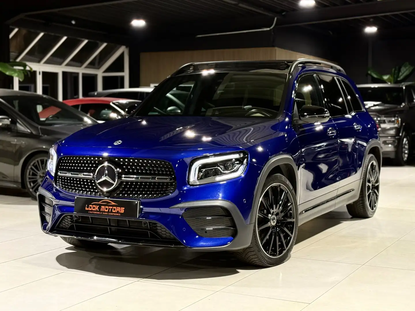 Mercedes-Benz GLB 200 d AUTO PACK AMG 150cv 7 PLACES PANO CURI CAMERA360 Blau - 1