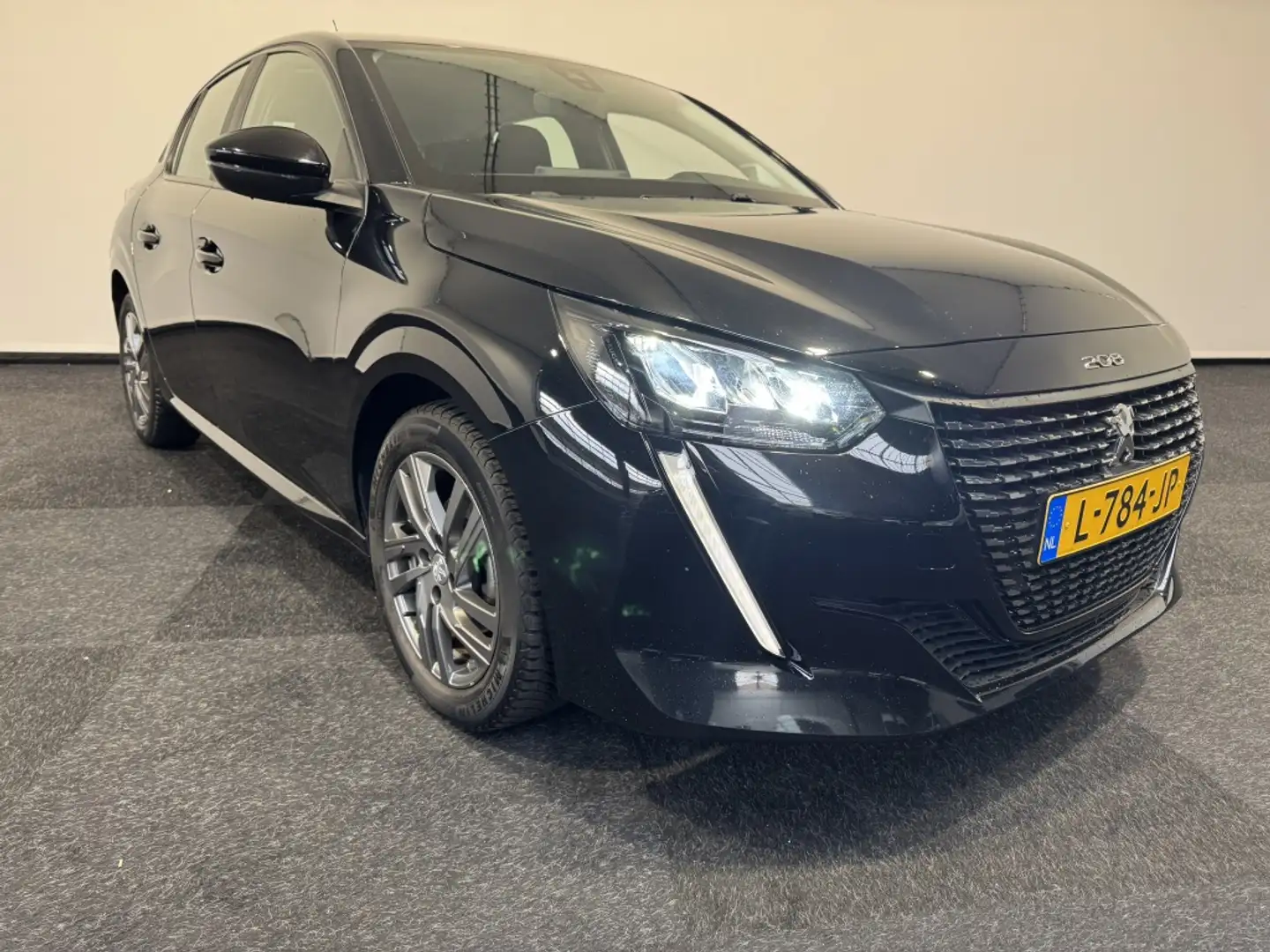 Peugeot 208 1.2 PT Active Pack Zwart - 1