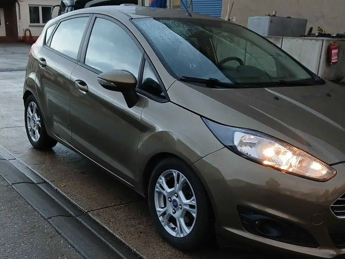 Ford Fiesta Fiesta  5-Türer 1.0 EcoBoost Start-Stop SYNC Ed Brown - 2