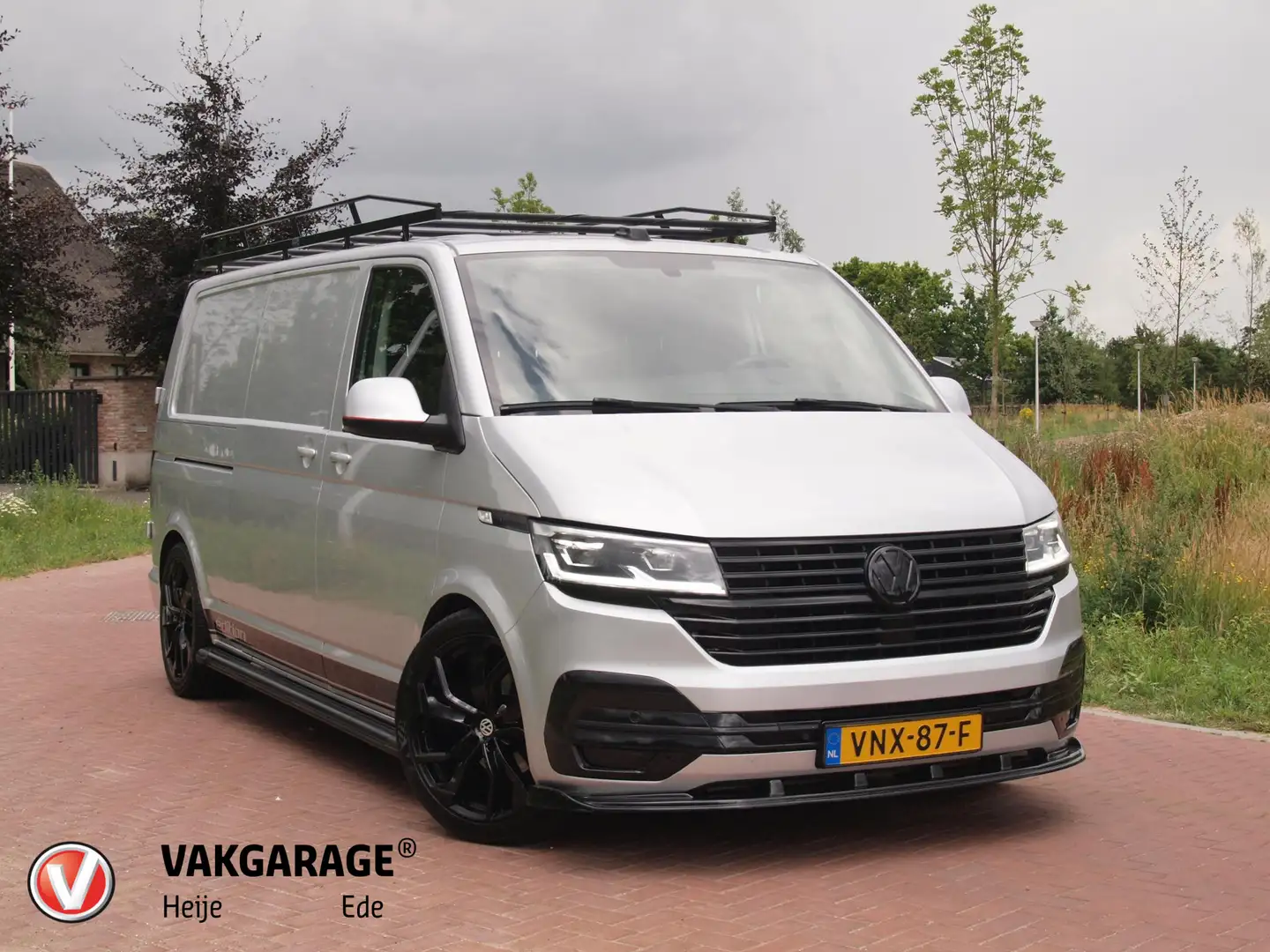 Volkswagen T6.1 Transporter 2.0 TDI L2H1 32 | 150PK | Koppejan Edition | Camer Zilver - 1