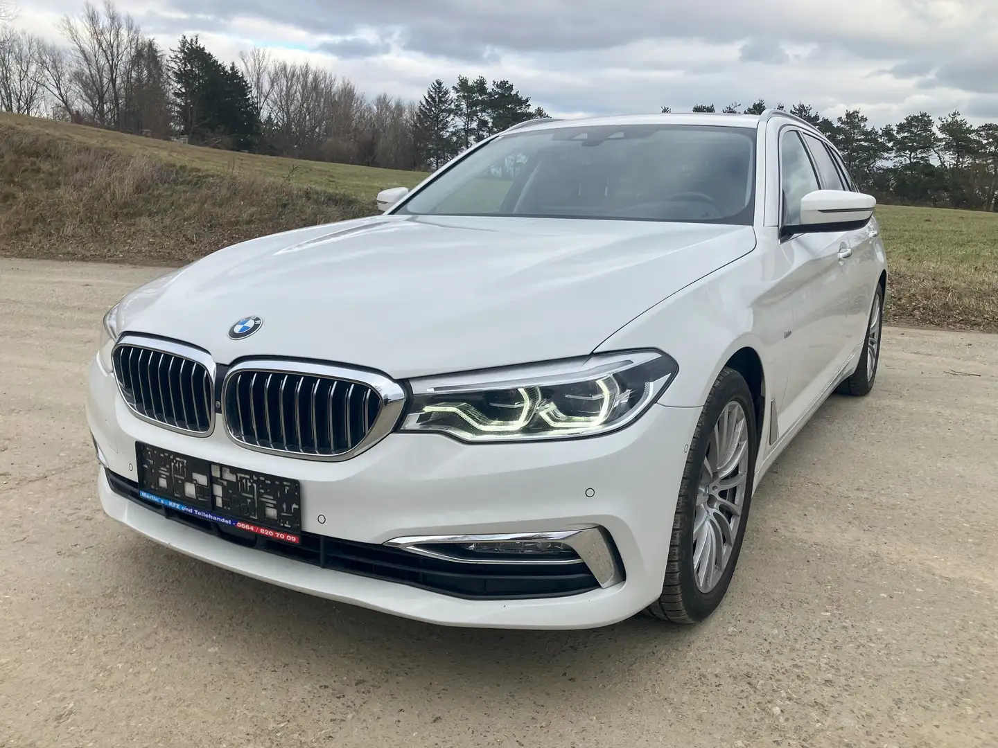 BMW 530 530i Touring xDrive Aut. Luxury Line Weiß - 1