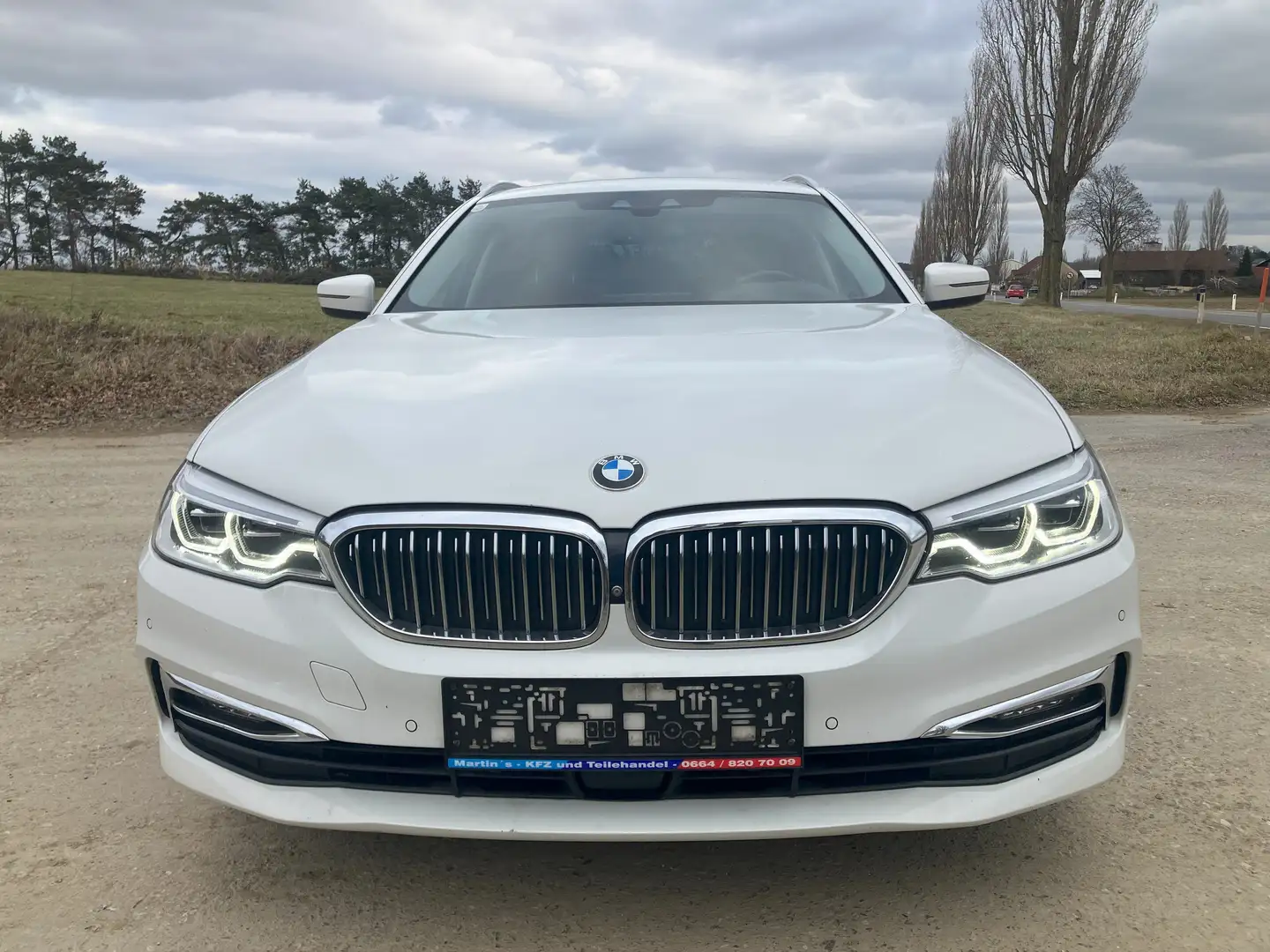 BMW 530 530i Touring xDrive Aut. Luxury Line Weiß - 2