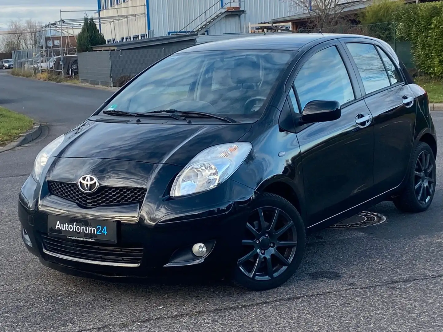 Toyota Yaris Life*Autom.*Klima*PDC* Fekete - 1