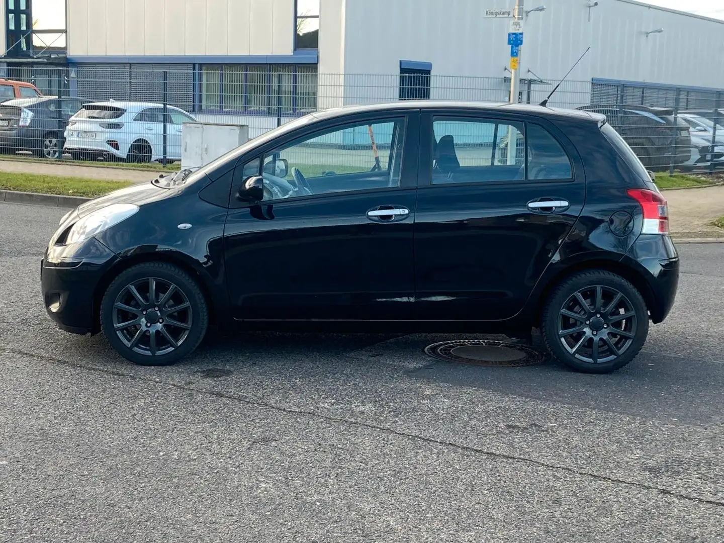 Toyota Yaris Life*Autom.*Klima*PDC* Fekete - 2