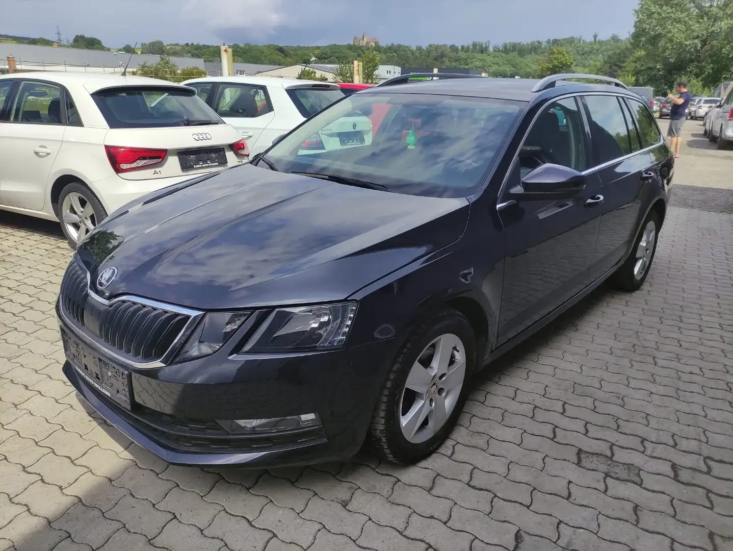 Skoda Octavia Octavia Combi 2,0 TDI DSG Schwarz - 2