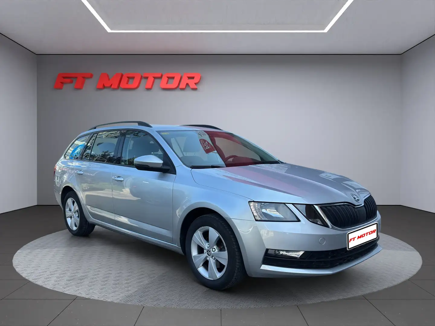 Skoda Octavia Combi 1.6TDI CR Ambition Grijs - 1