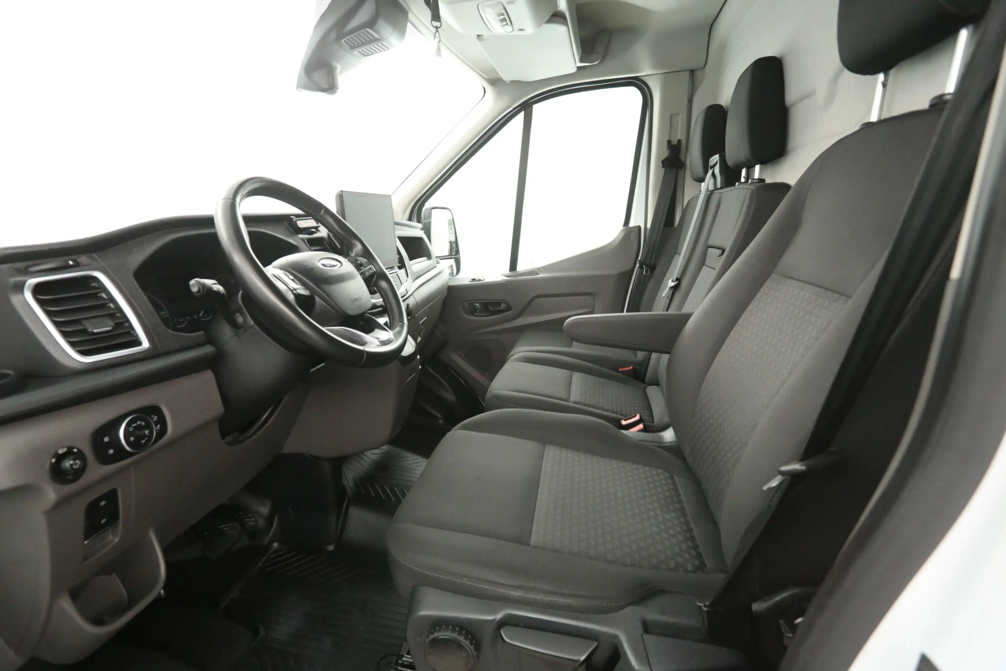 Ford E-Transit L2H2 68 kWh | Snelladen | SOH 96% | Clima | 360° C — photo 23