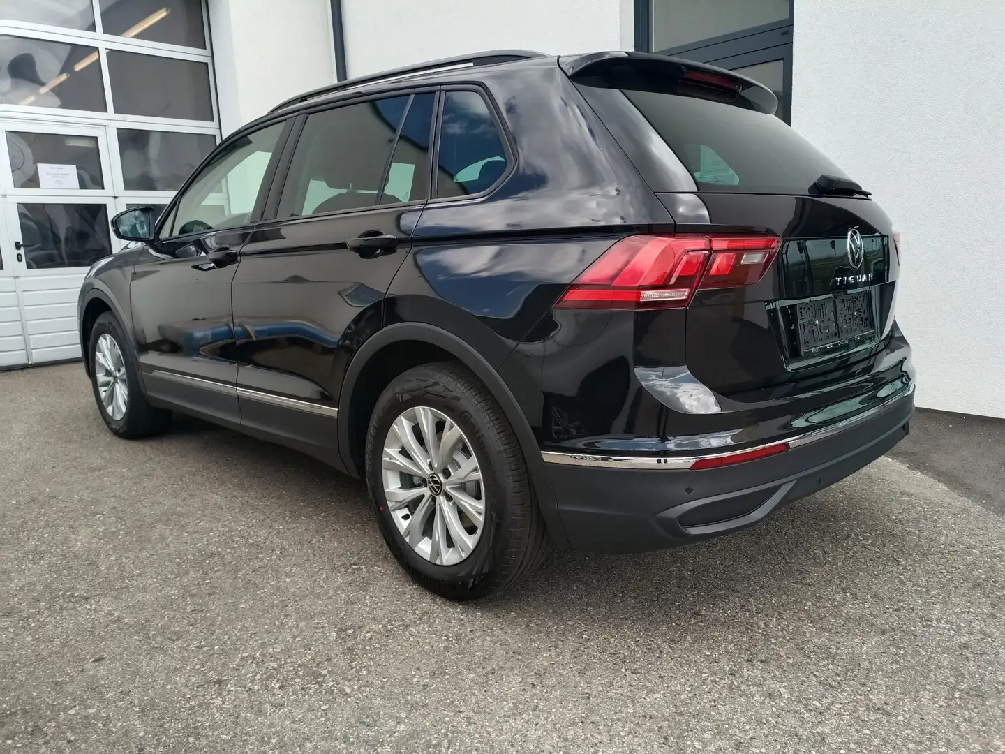 Volkswagen Tiguan 2,0 TDI Life DSG,LED,RADAR,NAVI,Spurhalteassistent Zwart - 2