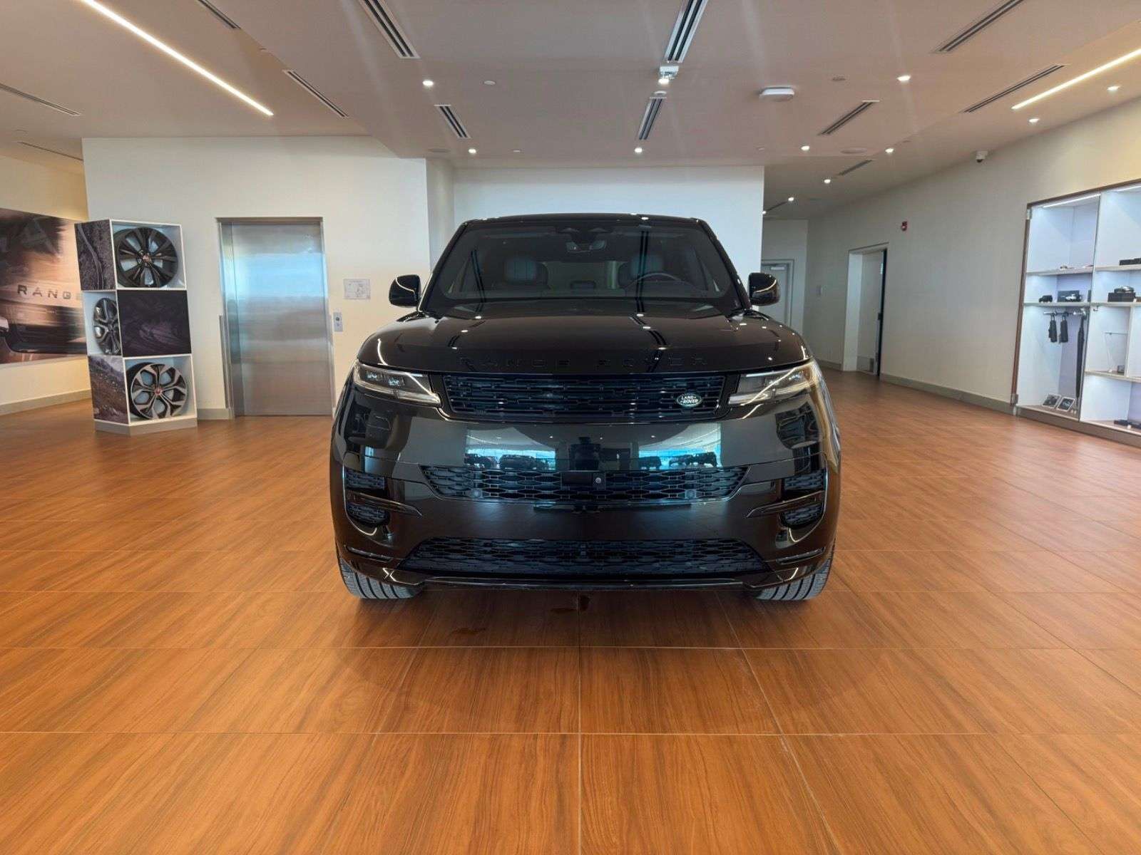 2025 Land Rover Range Rover Sport | CLEAN HISTORY, ONE OWNER, LOW KMS alt 3