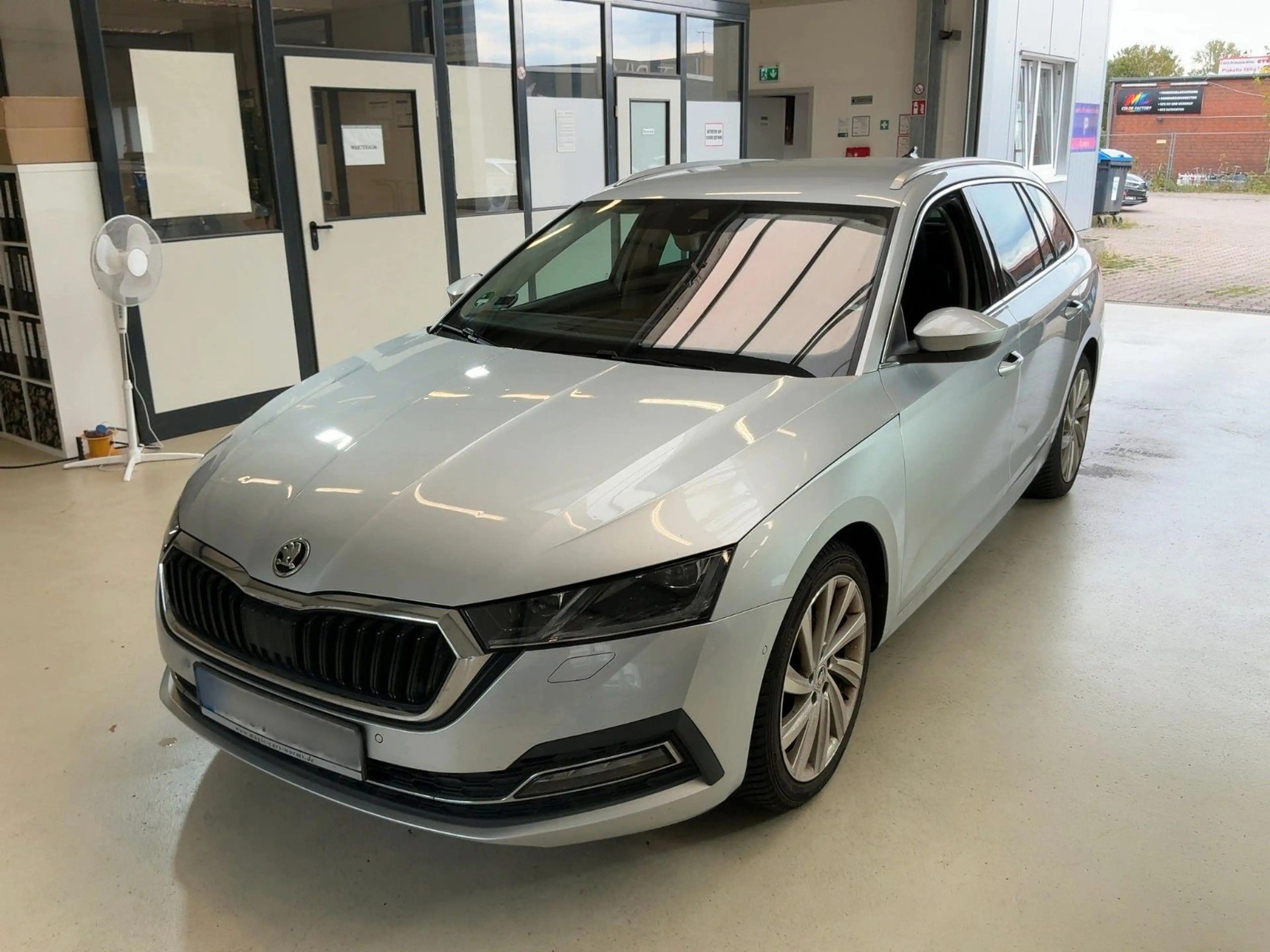 Skoda Octavia Combi Style Aut/T-Leder/18"/AHK/RFK/2Hd.