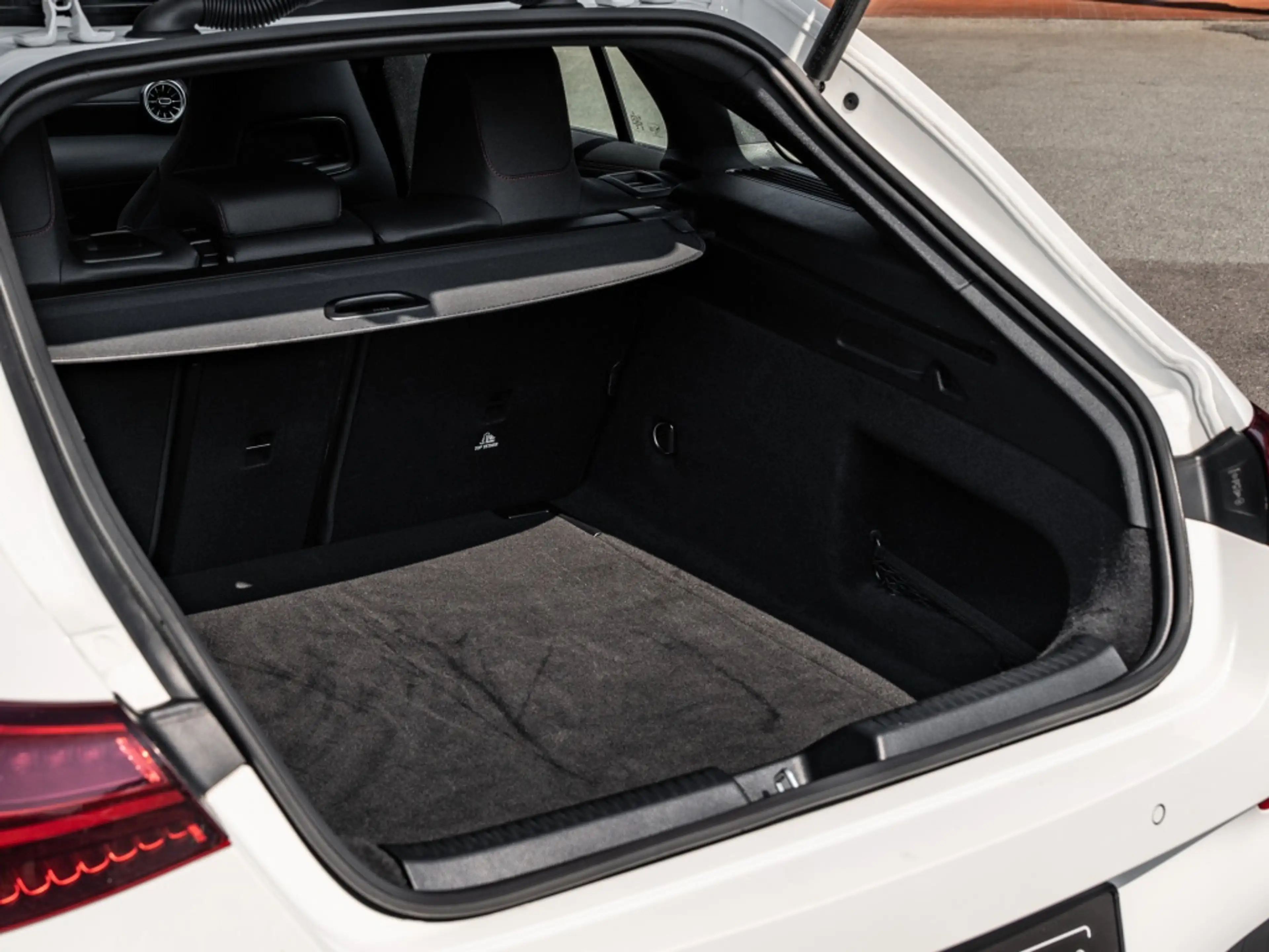 Mercedes-Benz CLA 200 d SB , AMG KAMERA SPUR PDC SHZ — photo 10
