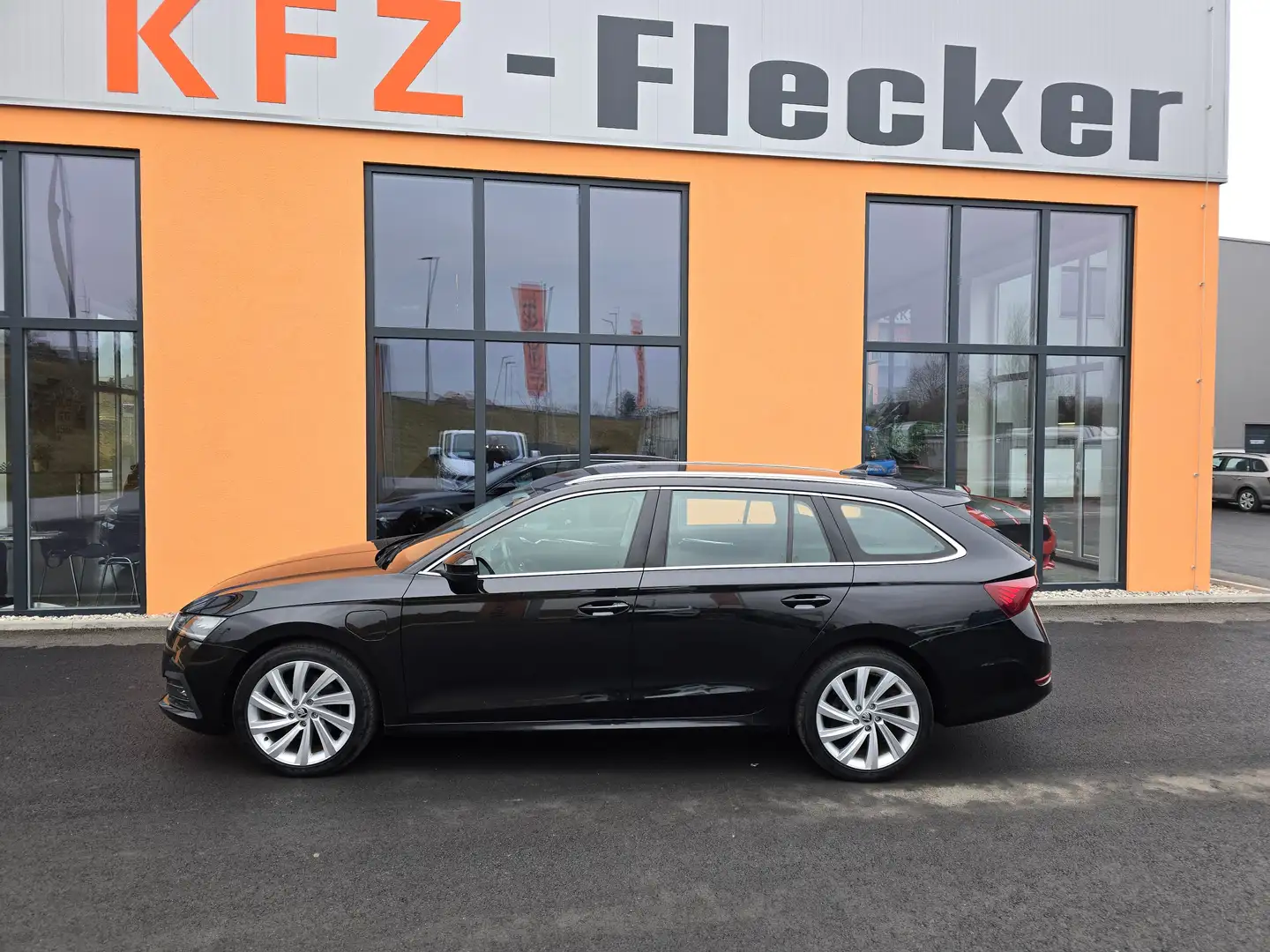 Skoda Octavia Style iV plug in hybrid Schwarz - 2
