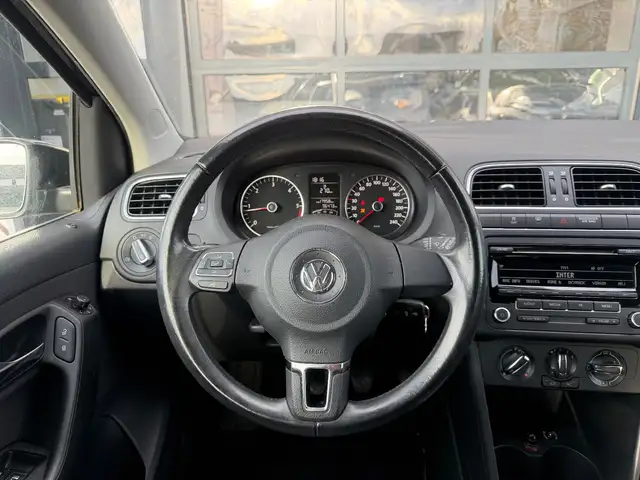 Volkswagen Polo view 8