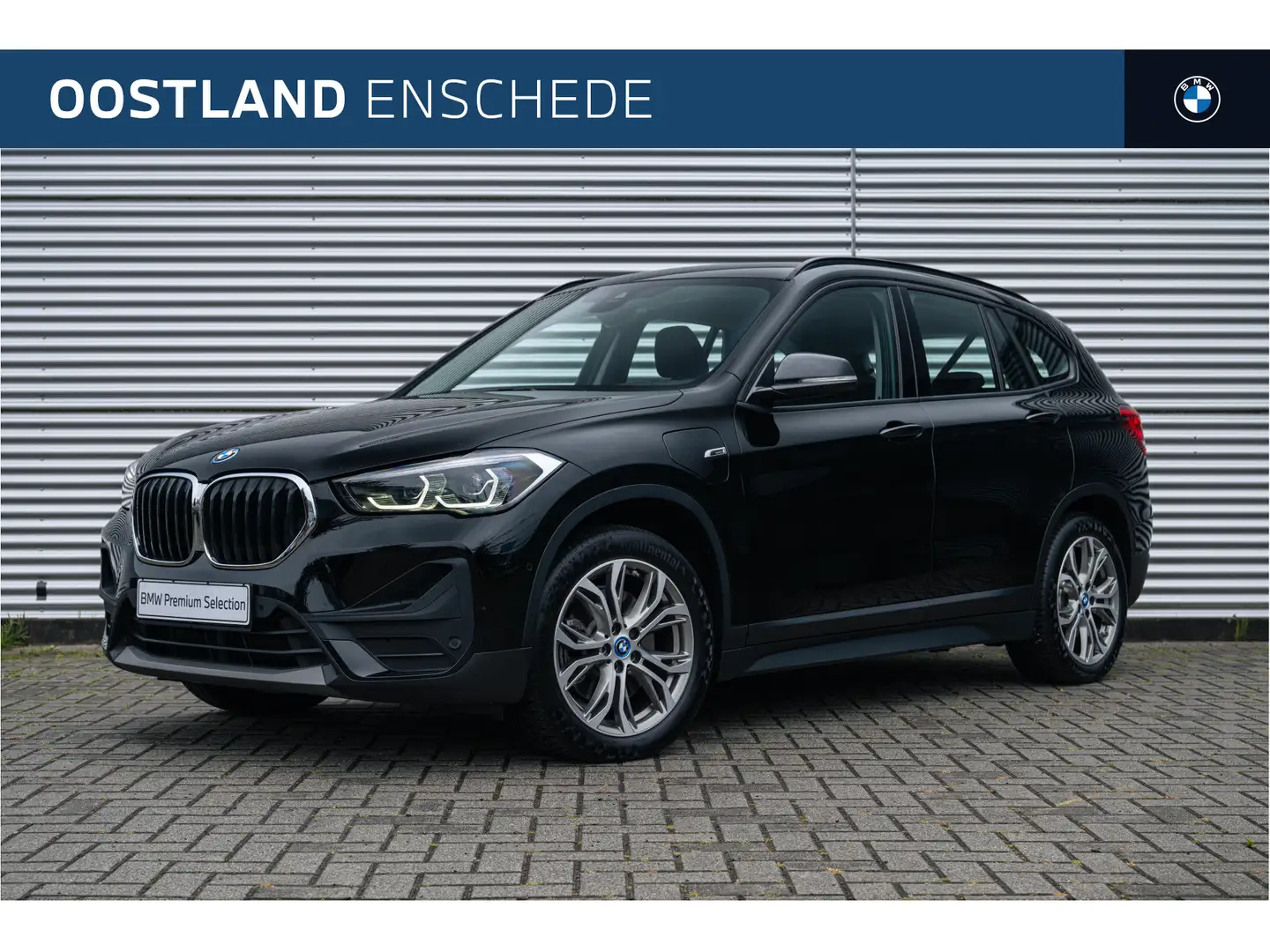 BMW X1 xDrive25e Automaat / Sportstoelen / Achteruitrijca Zwart - 1