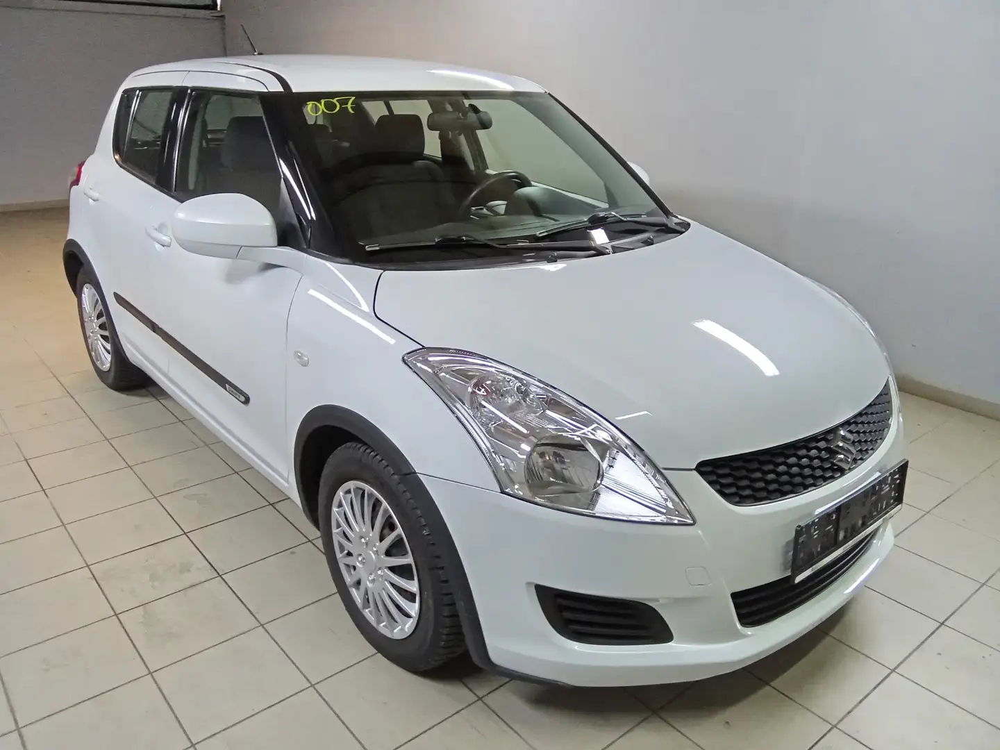 Suzuki Swift Club Weiß - 2