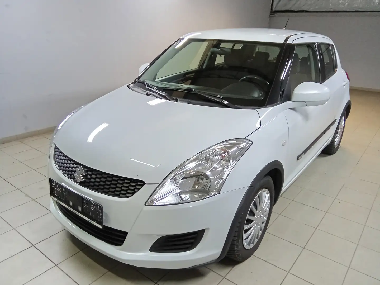 Suzuki Swift Club Weiß - 1