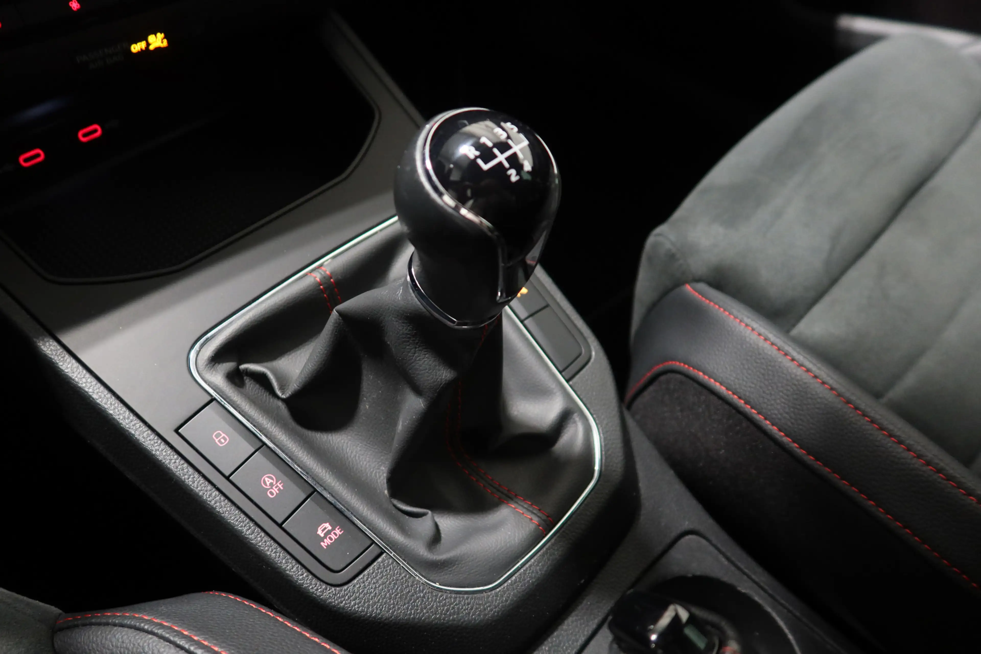 SEAT Ibiza 1.0 TSI FR Business Intense Plus — photo 15