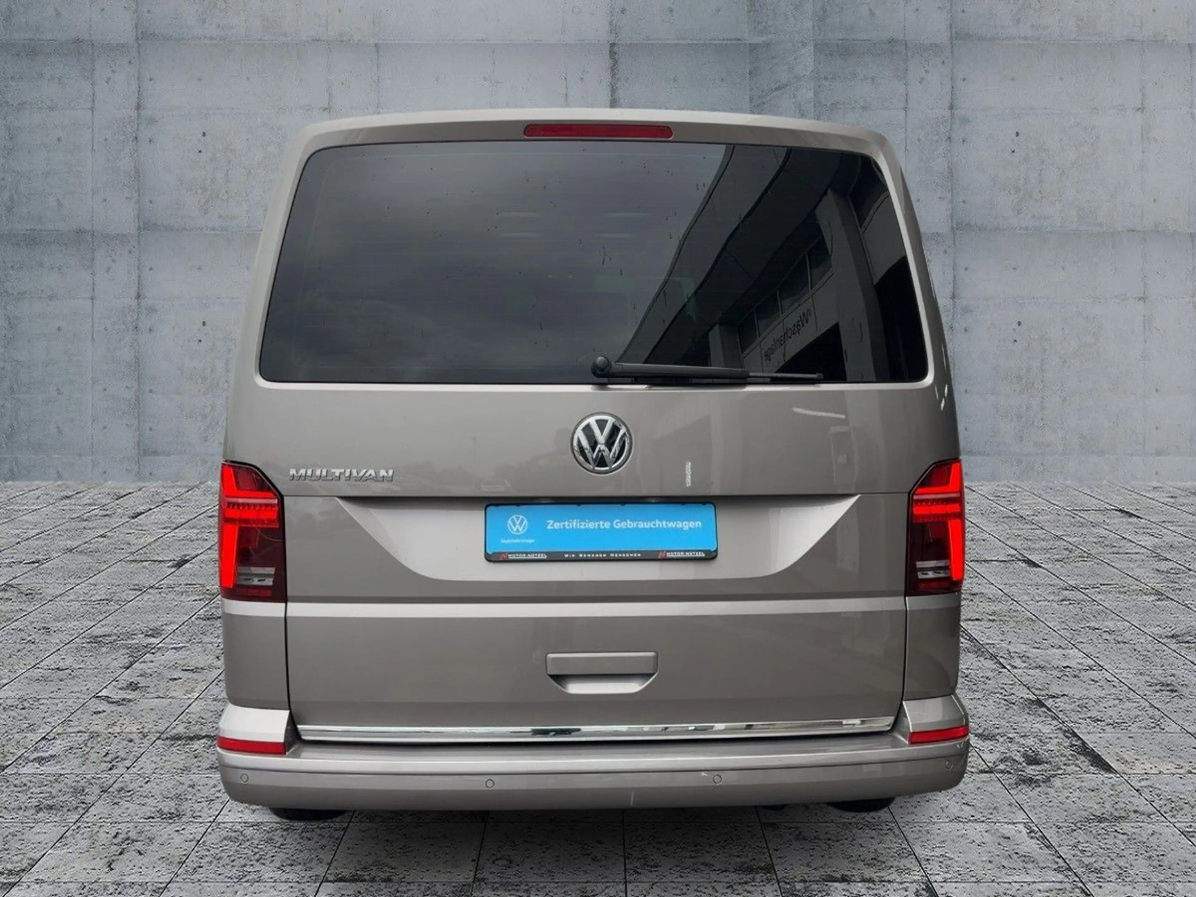 Volkswagen T6.1 Multivan 2.0 TDI DSG GENERATION SIX LED+ACC — photo 4