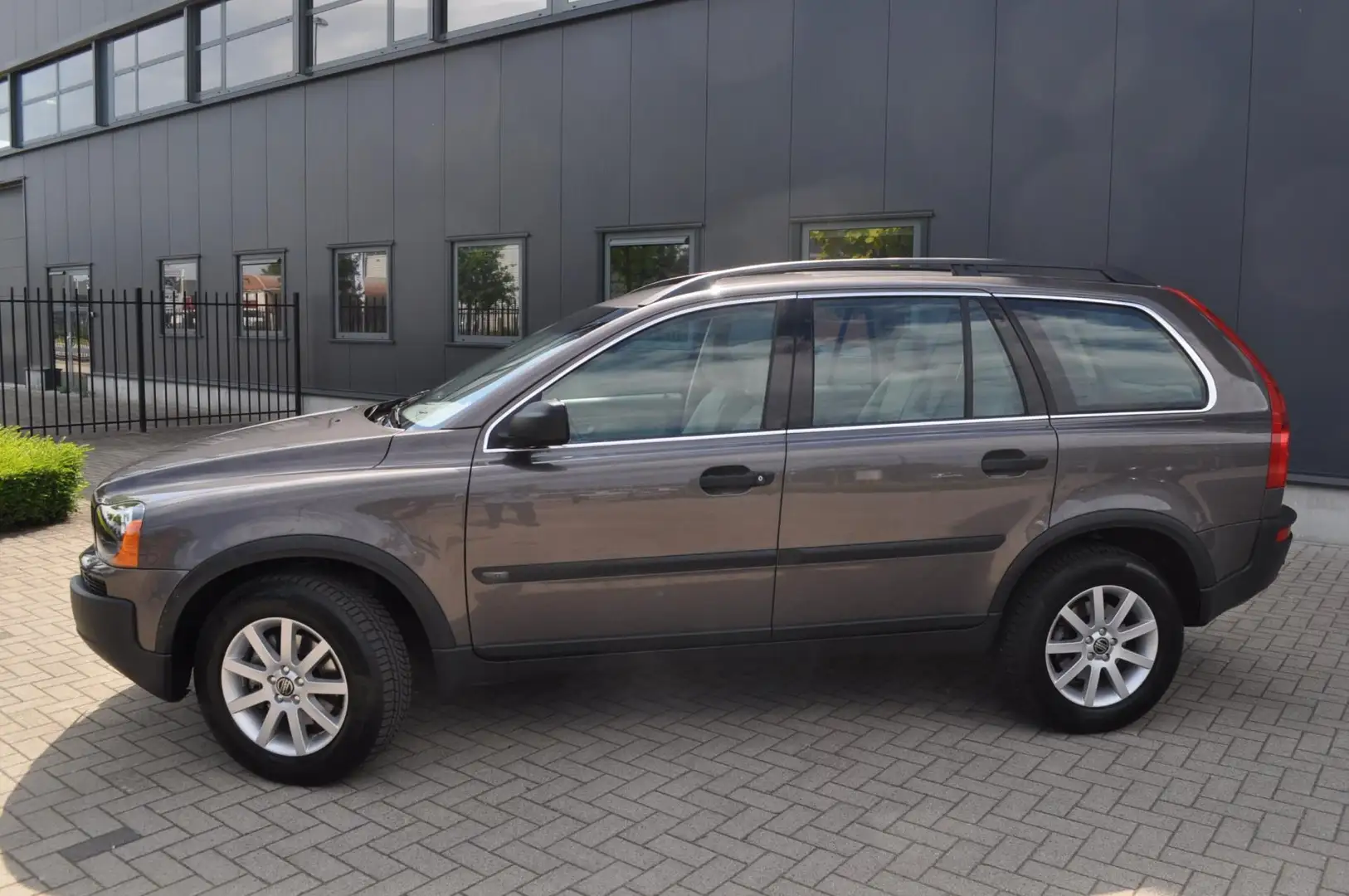 Volvo XC90 4.4 V8 netto € 13.950, bijtel vriendelijk! Bruin - 2