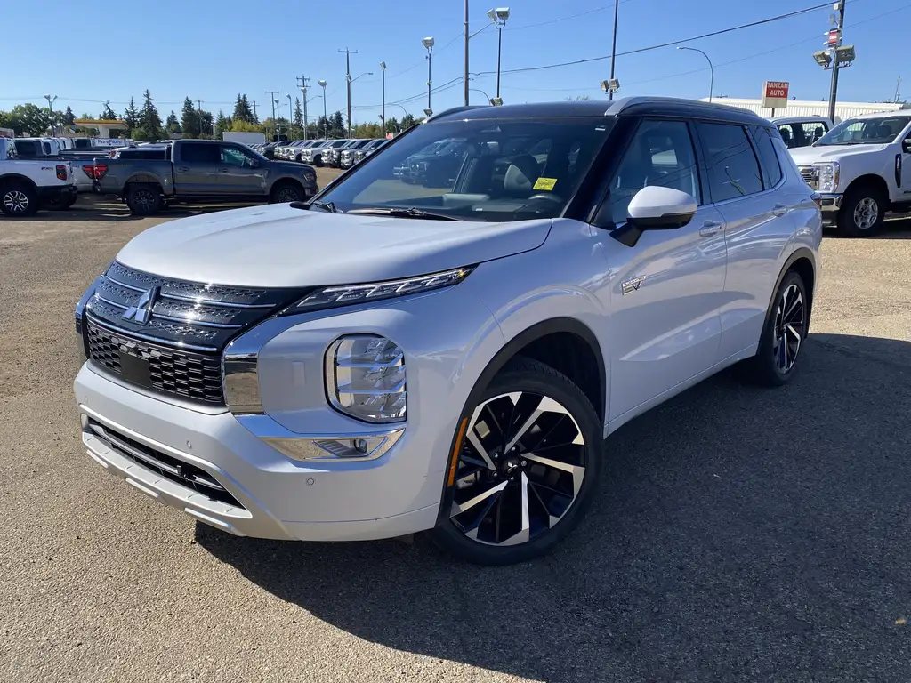2025 Mitsubishi Outlander PHEV Phev | Heated Steering Wheel | Rear Cam | MoonRoof — photo 2
