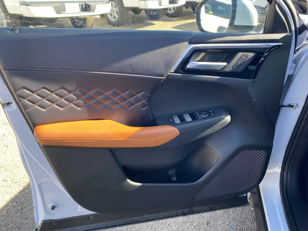 2025 Mitsubishi Outlander PHEV Phev | Heated Steering Wheel | Rear Cam | MoonRoof — photo 6