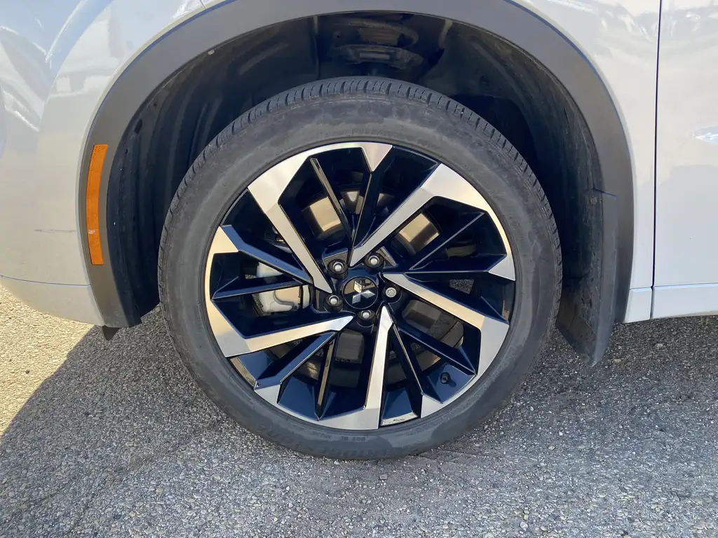 2025 Mitsubishi Outlander PHEV Phev | Heated Steering Wheel | Rear Cam | MoonRoof — photo 3