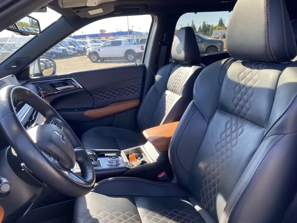 2025 Mitsubishi Outlander PHEV Phev | Heated Steering Wheel | Rear Cam | MoonRoof — photo 7