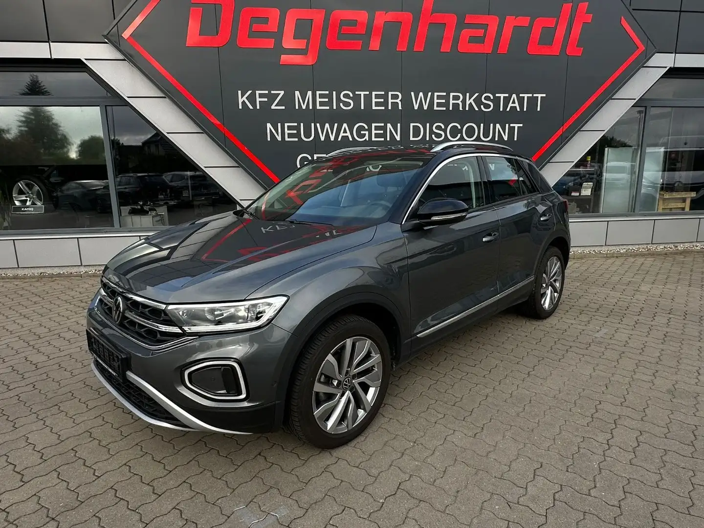 Volkswagen T-Roc Style 1,5 TSI DSG 18" AHK Keyless el. Heck Gris - 1