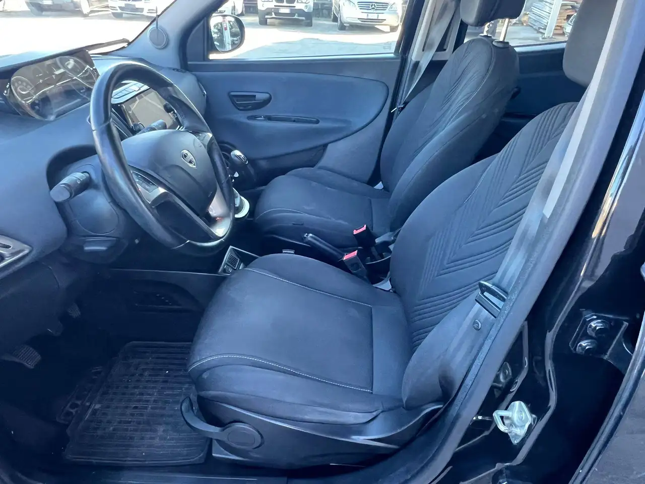 Lancia Ypsilon 2022 — фото 11