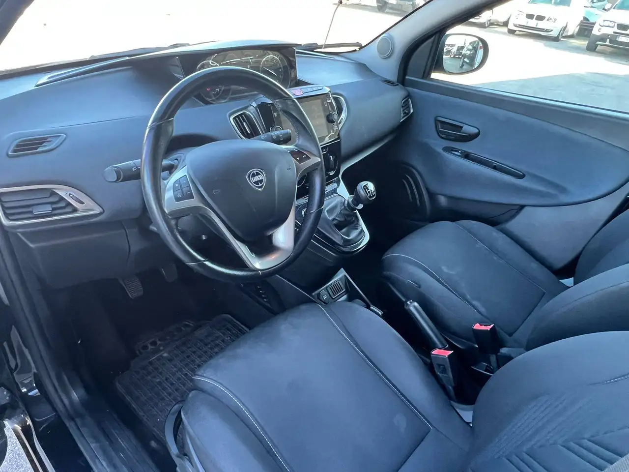 Lancia Ypsilon 2022 — фото 12