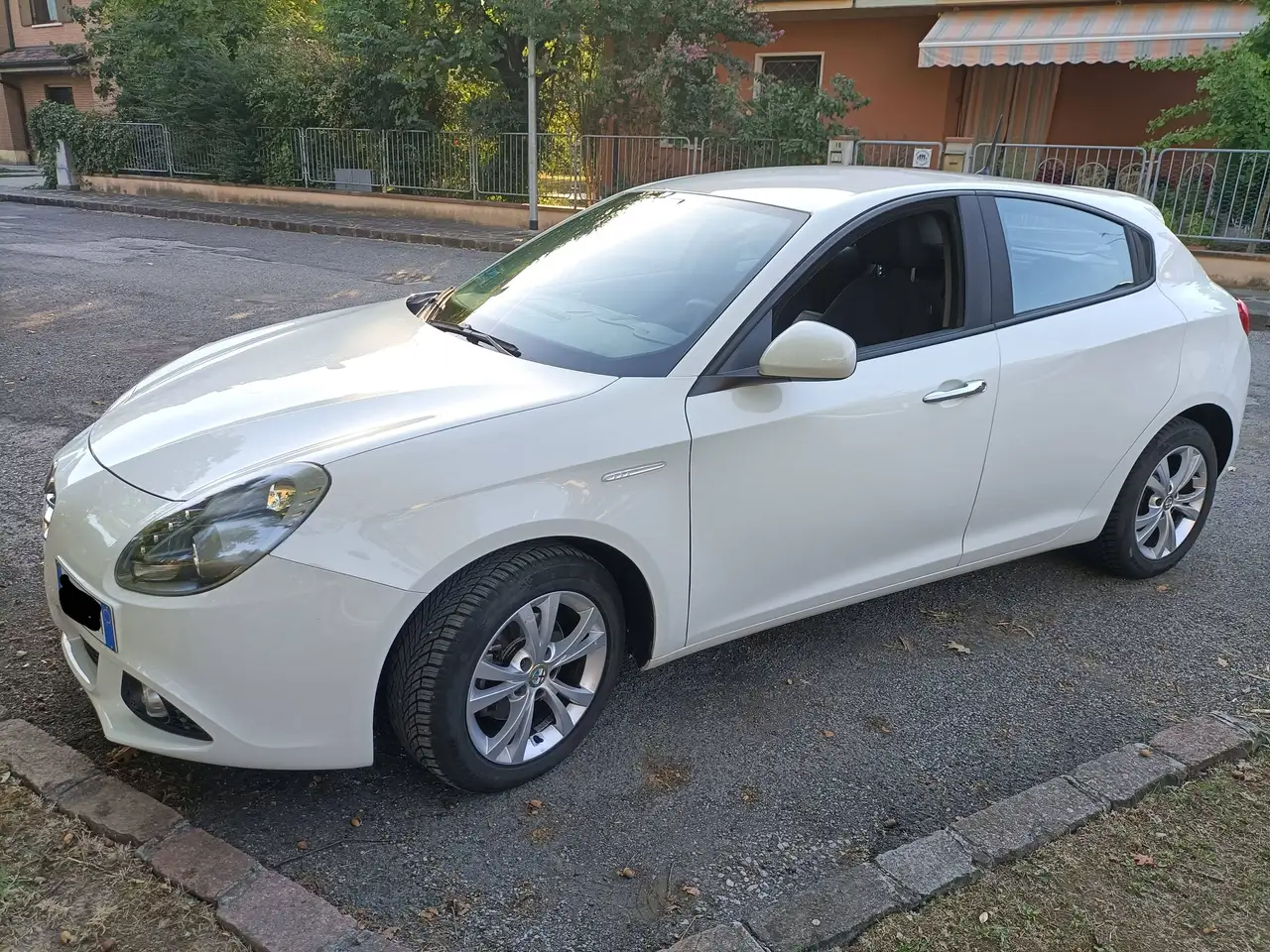 Alfa Romeo Giulietta Giulietta 1.6 jtdm Progression 120cv — photo 1 of 4