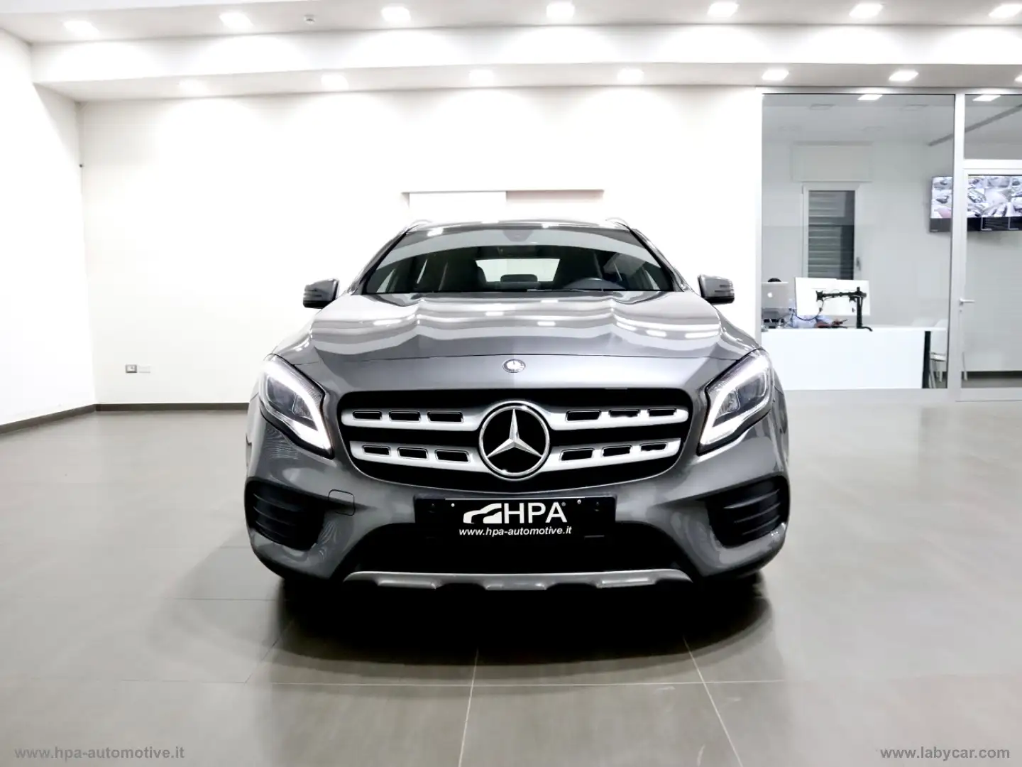Mercedes-Benz GLA 180 GLA 220 d AMG Automatic Premium NAVI LED PELLE Grau - 2