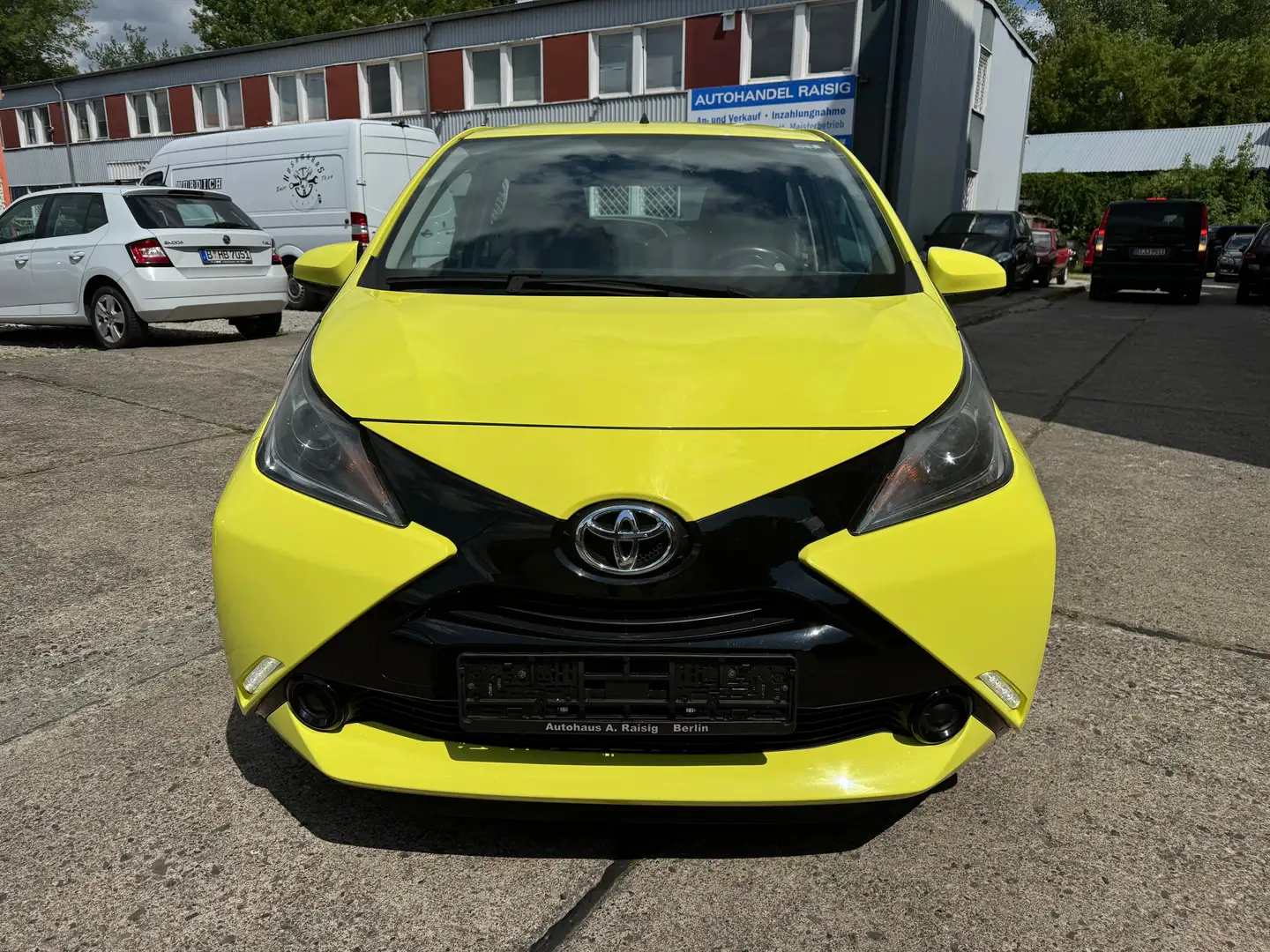 Toyota Aygo 1.0L x-play TÜV NEU 1Hand Gelb - 2